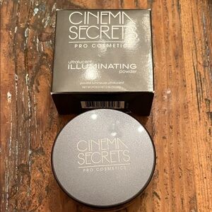 Cinema Secrets Pearl ultralucent Illuminating Powder